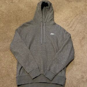 Nike Men's Sportswear Club Fleece Hoodie Color: Grey. Size: Small